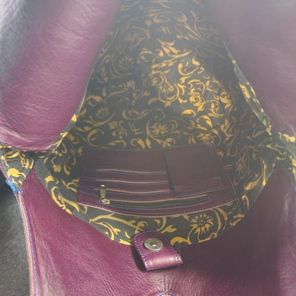 T. Salvidor Individually Handtooled Accent Thread Floral Leather Shoulder Bag - Picture 6 of 7